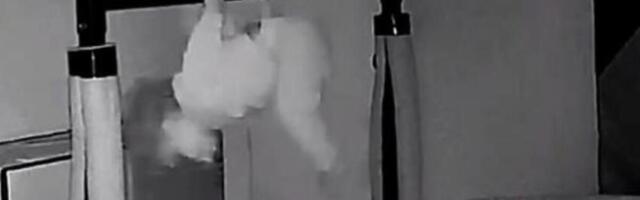 NOĆNA MORA NA KAMERI! Ono što je majka videla dok je beba spavala LEDI KRV U ŽILAMA, snimak šokirao narod