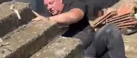 (VIDEO) POZNATOG ZMIJOLOVCA UJELA ZMIJA! Vladica proturio ruku da je uhvati, pa dobio neočekivani ODGOVOR - objavljen dramatičan snimak: "MAJKO MOJA!"
