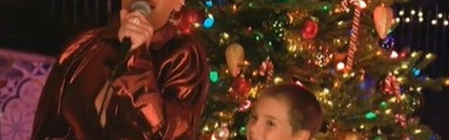 Kada majka i ćerka zapevaju zajedno: Praznični nastup pevačice Pink oduševio ceo svet (VIDEO)