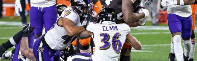 Džajantsi sa rezervnim kvoterbekom na razigrane Braunse