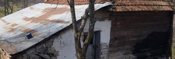 SRPSKI PEVAČ ODRASTAO U SKROMNOM KUĆERKU SA PET ČLANOVA PORODICE: "Godinama smo živeli u jednoj sobi"