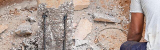 KAD JE ODMAKAO MALJ OD STUBA, NOGE SU MU SE ODUZELE OD STRAHA! Policija momentalno doletela, a onda...