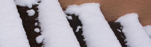 Najbrži način da uklonite led sa stepenica - bez klizanja i opasnosti