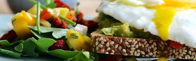 Doručak koji će vas osvojiti: Tost, avokado, jaje i prstohvat začina