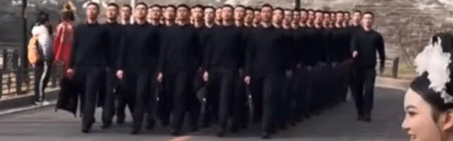 Хармоничан корак под зидинама Забрањеног града