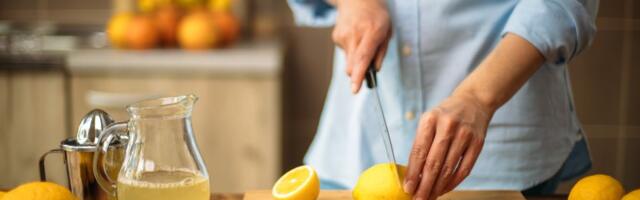 Ne secite limun više nikad: Trik za ceđenje soka sok bez nereda i bacanja