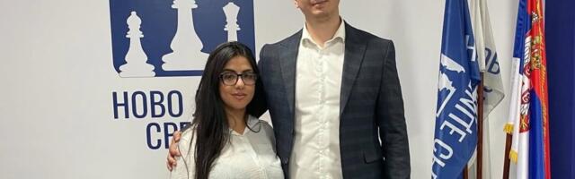 Od podrške LGBT i dvoglavog orla do srbovanja na blokadama: Parandilovićeva poslanica menja stranu kako vetar duva (FOTO)