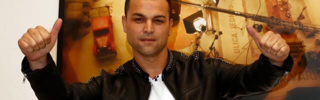 "DO JUČE SU BILI ROMI, A KAD SU SE PROSLAVILI ODJEDNOM NISU!" Pevač je udario na kolege koje kriju poreklo