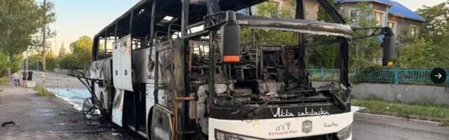 UKRAJINSKI DRON RAZNEO PUTNIČKI AUTOBUS! Ima i mrtvih i povređenih - od siline eksplozije OŠTEĆENE I OKOLNE ZGRADE!