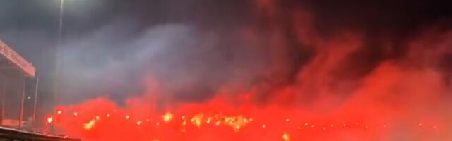 Svi paradoksi kovid protokola: Puna tribina i bakljada na treningu amatera u pet ujutru! (VIDEO)