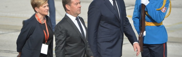 Šta je Medvedev poručio Vučiću?