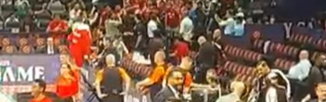 Bacanje flaša, pa tuča: PONOVO sukob navijačao PAO i Olimpijakosa (VIDEO)