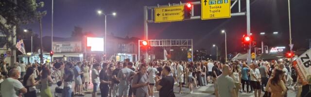 Protest GRAĐANSKA NEPOSLUŠNOST: U Kragujevcu na po sat vremena bile blokirane TRI raskrsnice (FOTO)