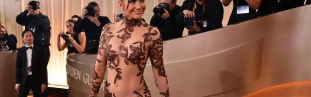 Atributi pucaju ispod providne haljine: Džej Lo pokazala izvajane trbušnjake i zadnjicu - fotografi se lomili da je uslikaju (FOTO)