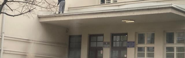 Nastavljeno urušavanje fasade, Gimnazija i Medicinska škola u Prokuplju prelaze na onlajn nastavu