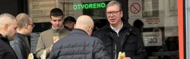 JUTARNJI SENDVIČ S MILOŠEM I NJEGOVIM SINOVIMA! Vučić u Novom Sadu: Sad zajedno među Krajišnike! Predsednik otvorio 7. zavičajni sajam! (FOTO)