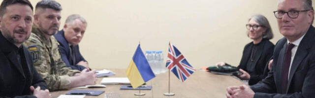 Зеленски са Стармером о трилатералним преговорима