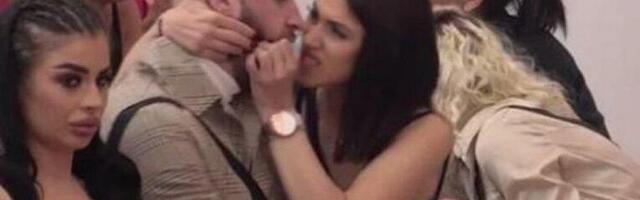 Milica Veselinović UNAKAZILA Mensurovo lice NOKTIMA: Štipala ga i tukla uživo u programu, pa mu spomenula Minu Vrbaški! (VIDEO)