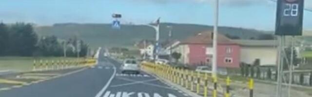 Novi asfalt, signalizacija, pješačka staza, zaštitna ograda – Ovako sada izgleda put od Duge Poljane prema Sjenici