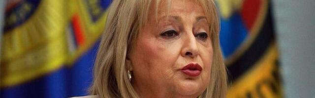 "Ministarka ne mora da ima haljinice i cipelice, ali mora obraz i kičmu": Profesorka oplela po Đukić Dejanović