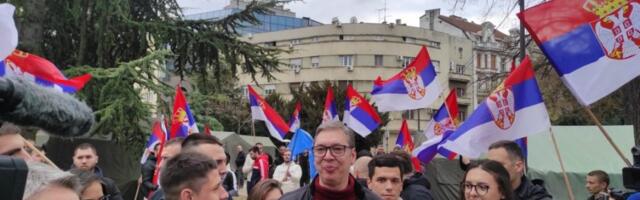 VUČIĆ U PIONIRSKOM PARKU: Predsednik obišao studente koji žele da uče - Mora hitno da se krene da bi se spasila godina (VIDEO)
