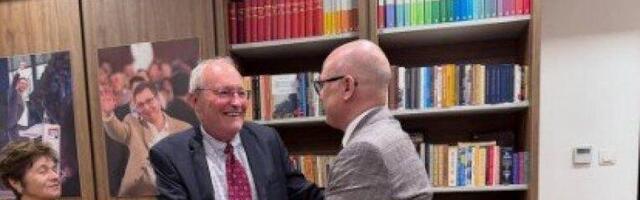 VUČEVIĆ SE SASTAO SA EFRAIMOM ZUROFOM: "Negovaćemo kulturu sećanja na stradanja naša dva naroda u logorima"