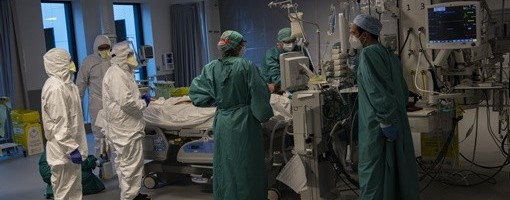 Bajden: SAD se i dalje suočavaju sa mračnom zimom usled zaraze