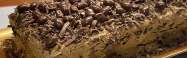 (VIDEO) ČOKOLADNA TORTA BEZ BRAŠNA! Lagana, puna fila i oraha!