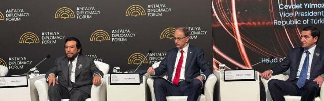 Premijer Macut razgovarao u Turskoj sa Natašom Pirc Musar