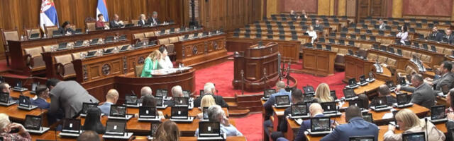 Zaseda Skupština Srbije: Poslanici raspravljaju o setu trgovinskih zakona i postavljaju pitanja