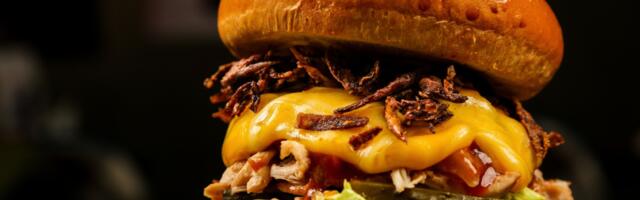 Burger manija u Srbiji: više od 3,2 miliona dostava u poslednjih 12 meseci