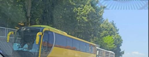 Aktivista SNS-a preminuo u autobusu tokom vožnje na miting u Beogradu