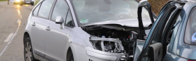 SAOBRAĆAJKA KOD TEŠNJA: Povređeno više osoba u sudaru dva vozila!