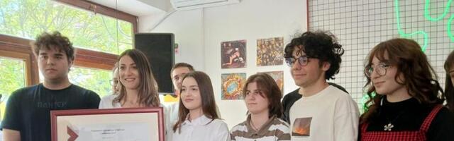 Na petogodišnjicu rada portal „Slobodna reč“  uručio priznanja Radovanu Seratliću i maturantima Gimnazije