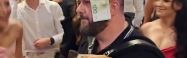 BORKO RADIVOJEVIĆ NA PUNOLETSTVU ĆERKE SREĆKA KREČARA DOVEO ATMOSFERU DO USIJANJA: Razvukao harmoniku, a evri samo pljušte (VIDEO)
