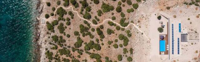 Raj na 100 metara od mora, bez neželjenih komšija: Utočište na Jadranu koje zrači stilom i dobrim ukusom (FOTO)