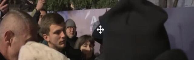 NA SKUPU &quot;PROTIV NASILJA&quot;: Hrka psovala, a onda i šutnula Aleksandra Šulca (VIDEO)