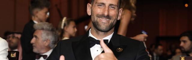 Nije samo tu zbog treninga: Novak Đoković dobio nagradu u Dubaiju! /FOTO/