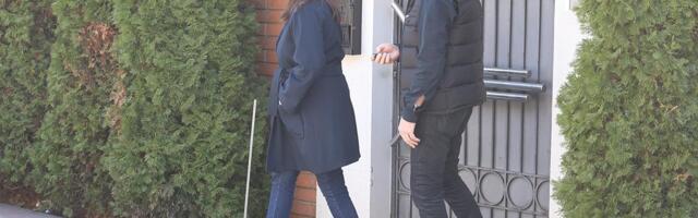 PRIČALI DA KUM SAŠE POPOVIĆA ŽIVI U KOLIBI, A SVE JE BILA FARSA! Uživa u životu pored 2 LEPOTICE - cure informacije