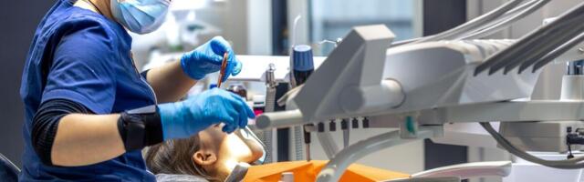 TRAGEDIJA POSLE “POVOLJNOG” ZAHVATA! Ugradila implantate, a sada vodi bitku - ZUBAR IZ PAKLA, UPOZORENJE!