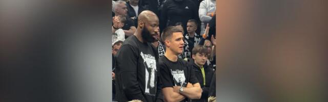 Vanja Marinković u suzama tokom minuta ćutanja