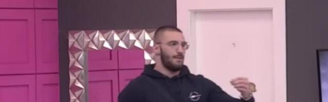 MENSUR ZBOG KLETVI NA STUBU SRAMA: Pale TEŠKE PRETNJE, Car pokazao svoju AGRESIJU! (VIDEO)