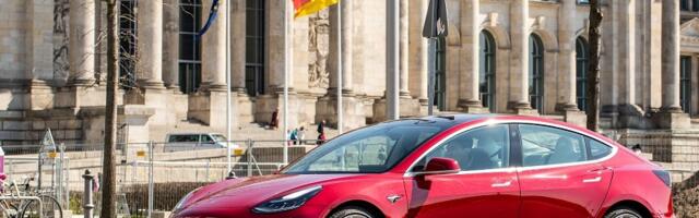 Tesla povlači više od 2 miliona vozila