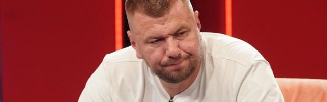 Janjuš završio sa cimerkom u krevetu, miris mu štipa oči: ''Naprskala si parfem za p**ku''