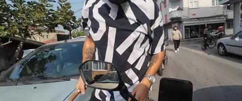 OVAKO TURCI "REŠAVAJU" SUKOBE U SAOBRAĆAJU: Krenuo pijukom na dostavljača Jašara, ovaj pobegao glavom bez obzira (VIDEO)