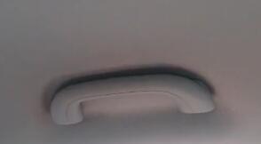 Ručke u automobilu NE SLUŽE samo za držanje TOKOM VOŽNJE: Imaju još jednu KORISNU nameru za koju garantovao NISTE znali! Evo objašnjenja (VIDEO)