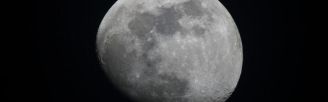 Шта то „цури” на Месец