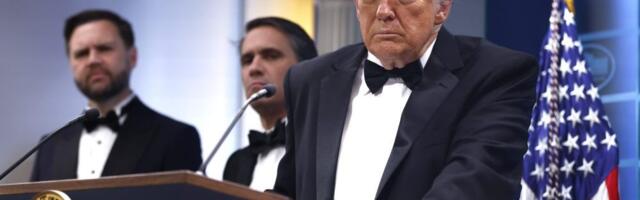 Napadač otvorio vatru u Beloj kući: Trampa sklonilo obezbeđenje, Melanija se sakrila ispod stola (FOTO, VIDEO)