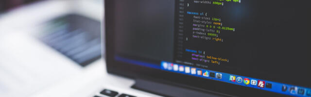 Деца у Србији највише користила интернет за учење, популарна претрага програмских језика