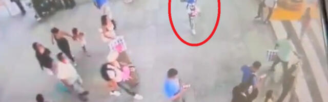 Smaknuće na aerodromu: Ubica sa plišanim medom i cvećem pucao u glavu vođi bande (UZNEMIRUJUĆI VIDEO)